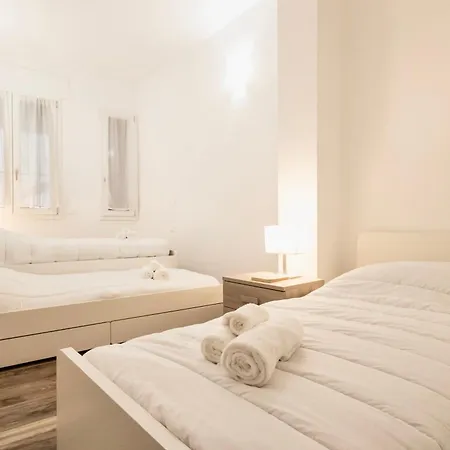 Divine Dante's Apartamento