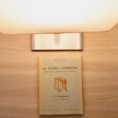 Divine Dante's Apartamento *