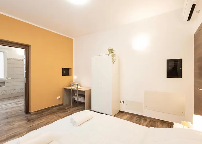 Divine Dante's Lejlighed