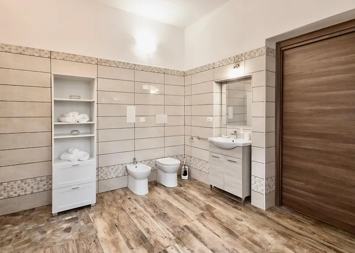 Divine Dante's Lejlighed *